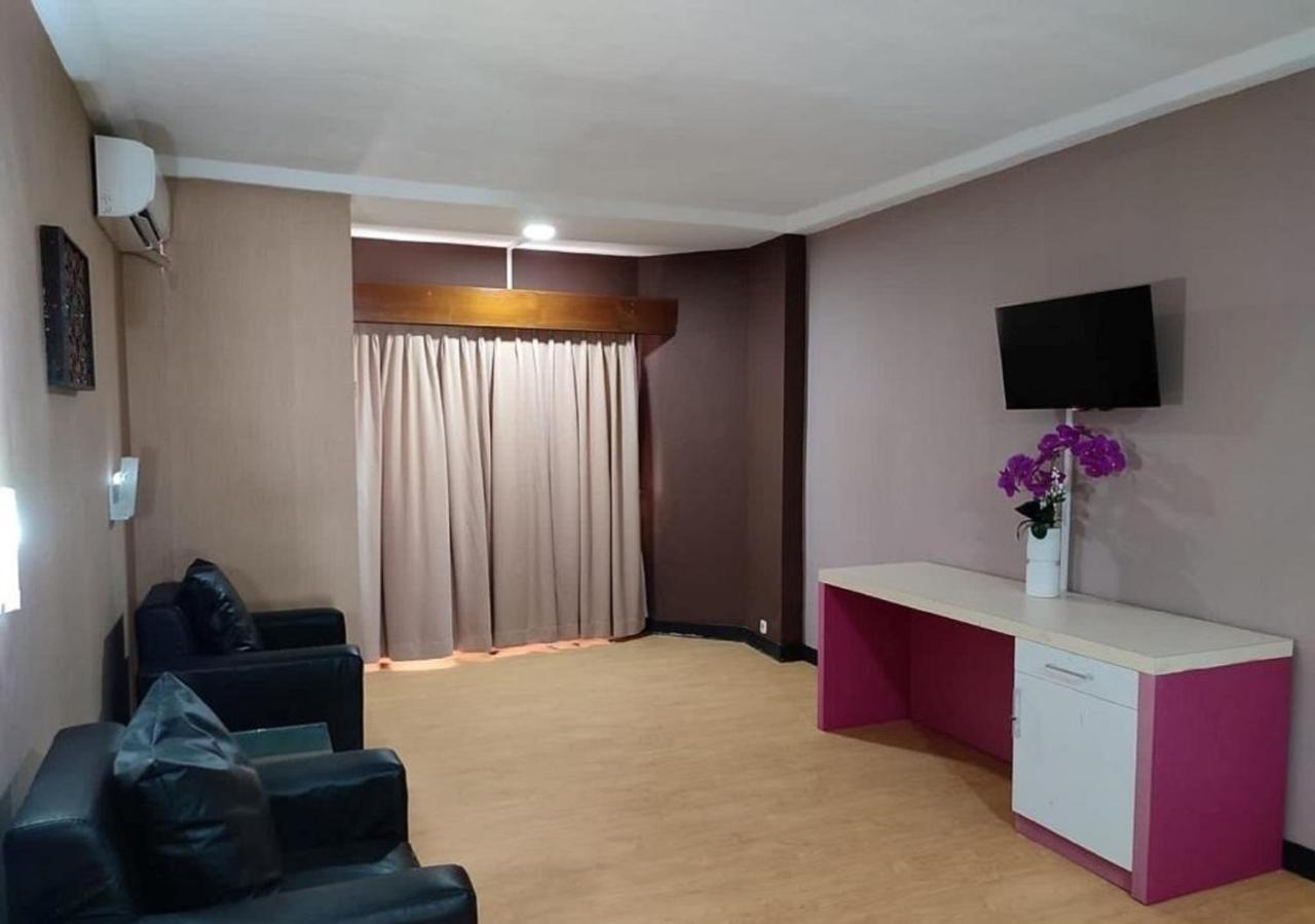 Collection O 1963 Hotel The New Benakutai Balikpapan  Exteriör bild