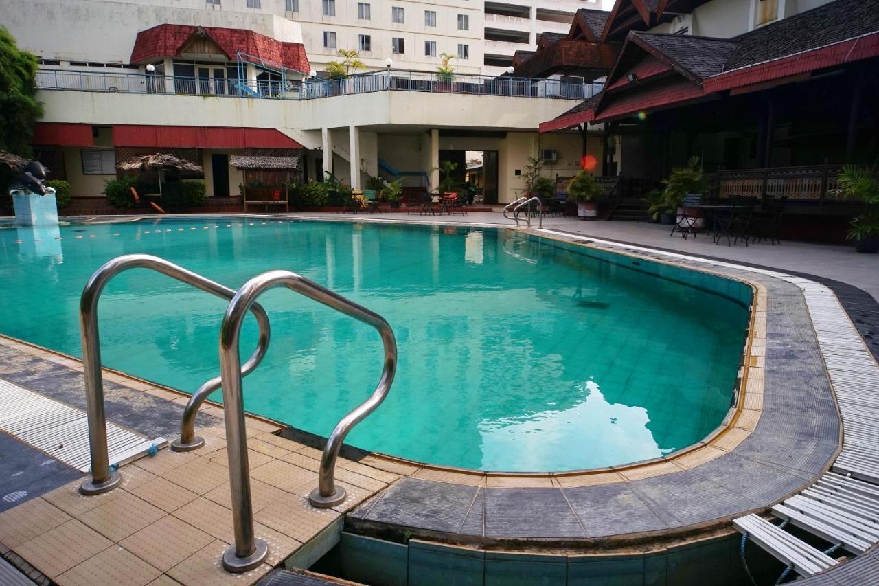 Collection O 1963 Hotel The New Benakutai Balikpapan  Exteriör bild